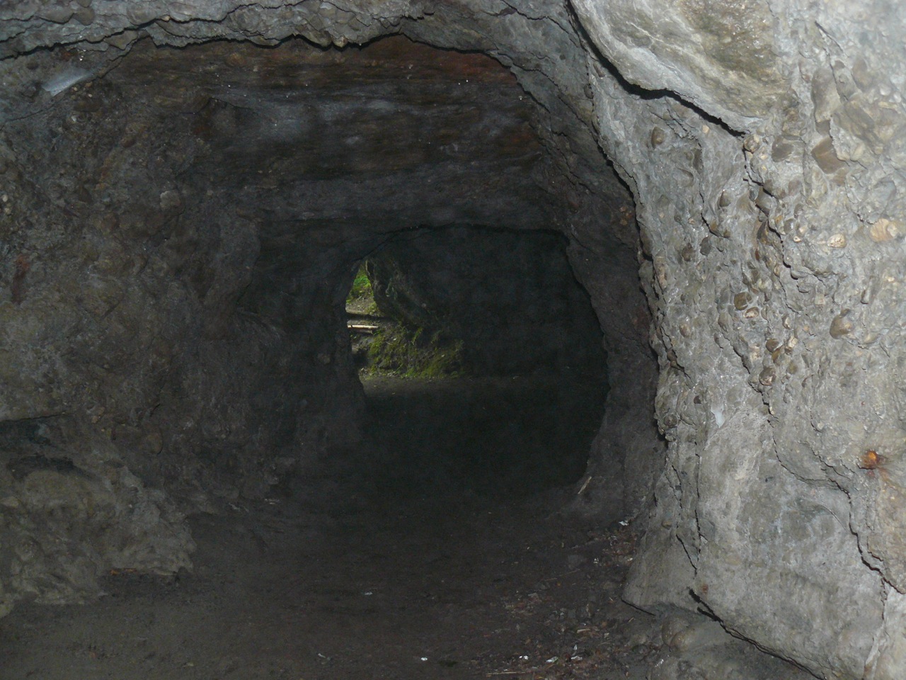 Höhle bei einer Radtour gefunden